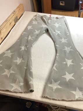 Star-Print Flared Jeans - Gray